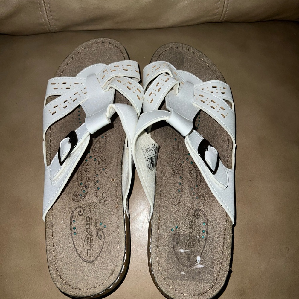 *5/25* Stylish White Sandals with Cutout Design